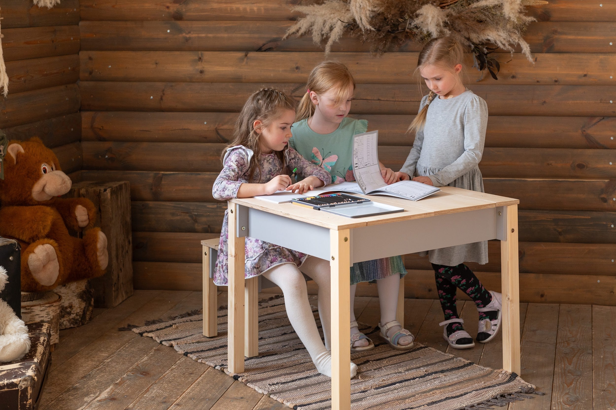 Montessori Kindertisch mit Stauraum & Hocker – Holz Schreibtisch Set für Kinder