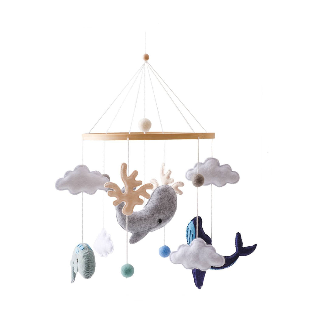 Baby Mobile aus Filz & Holz – Montessori Mobile fürs Babybett