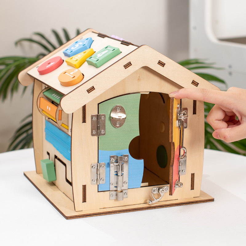 Montessori Busy House – Spielhaus aus Holz mit vielen Spielelementen