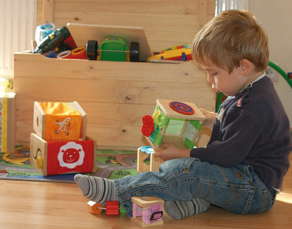 Montessori Stapelwürfel – Übungen des täglichen Lebens