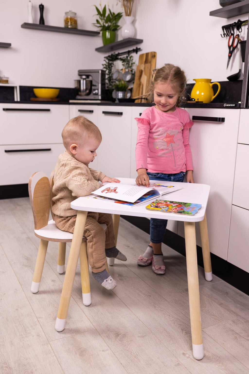 Montessori Kinder Tisch & Stuhl Set aus Holz – Bunny Design