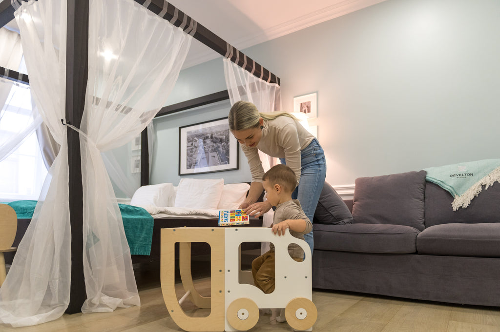 Montessori Lernturm 3-in-1 – Küchenhelfer, Tisch & Stuhl-Auto-Design