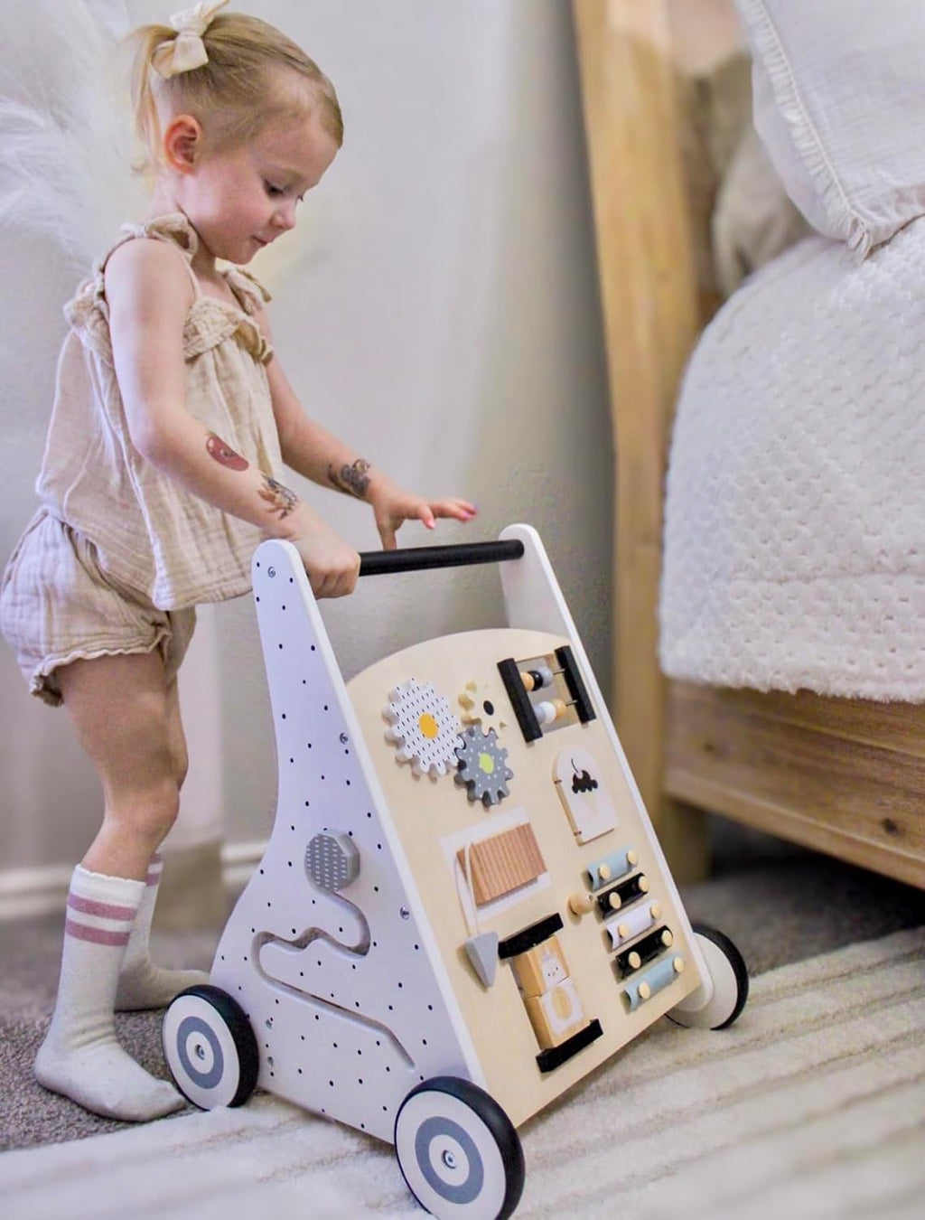 Montessori Lauflernwagen „Nordic“ aus Holz mit Busy Board