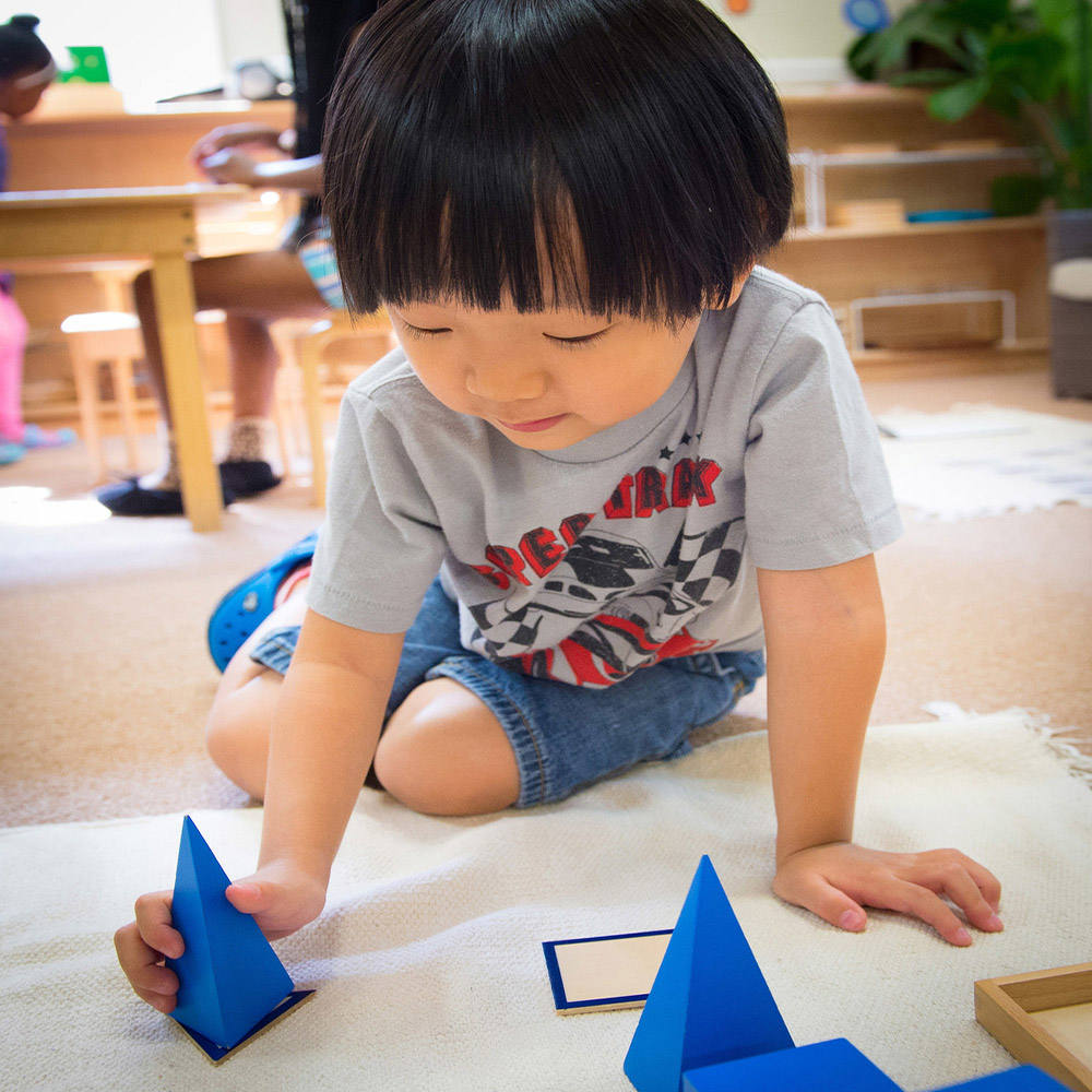 Montessori Geometrische Körper – Formen begreifen & erleben