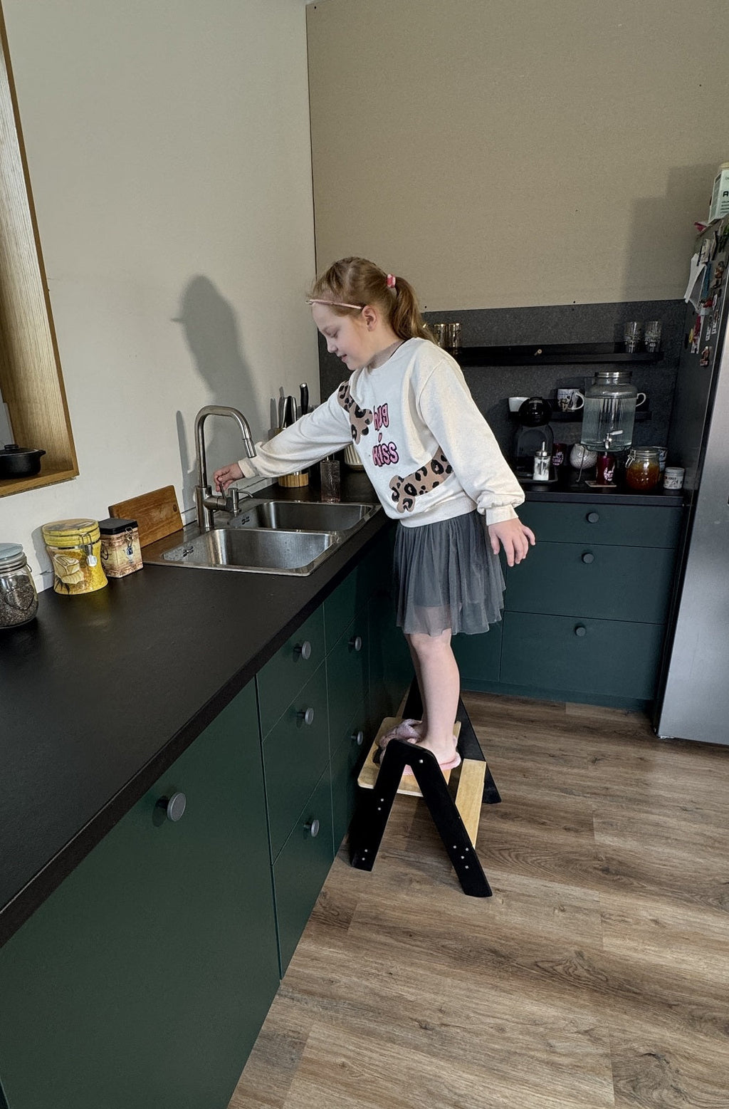 Klappbarer Tritthocker für Kinder – Platzsparend & Stabil aus Holz